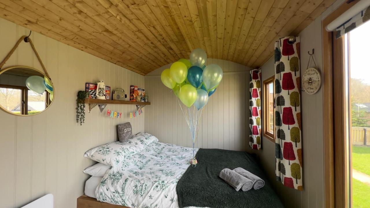 Shepherds Hut At Cedar Gables Lamberhurst Exterior foto